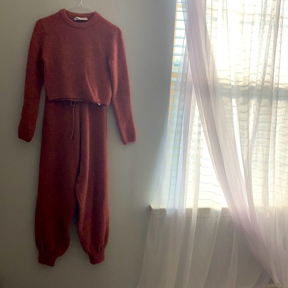 Zara Cropped Knit Sweater & Knit Jogging Pants